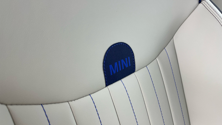 MINI Cooper 135kW E Exclusive [Level 2] 41kWh 3dr Auto Electric Hatchback